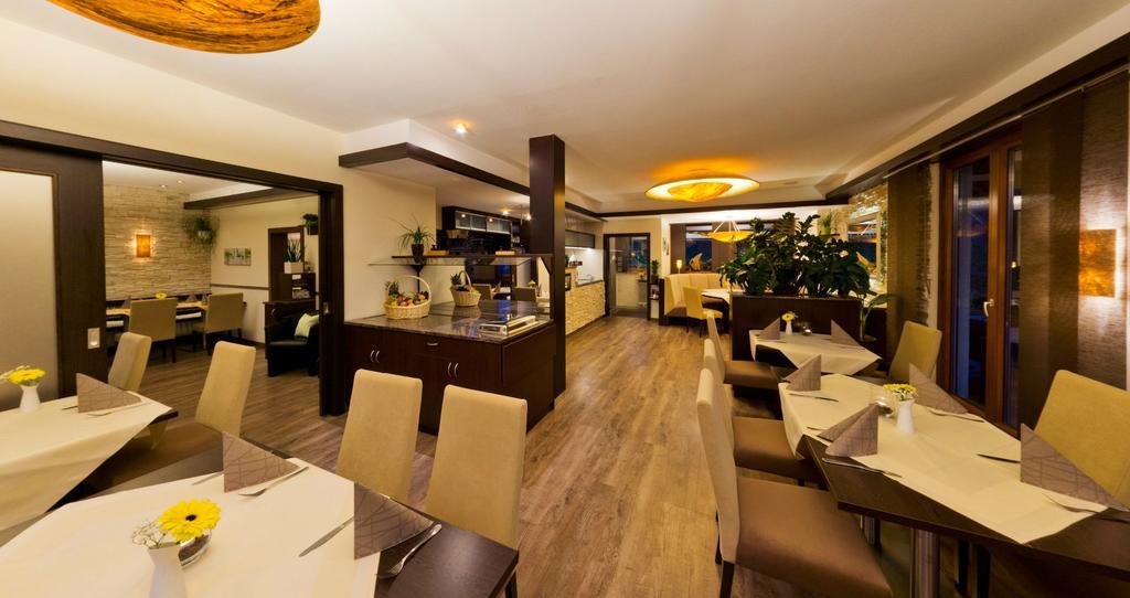 Hotel - Restaurant Sonneneck Dornstetten Buitenkant foto